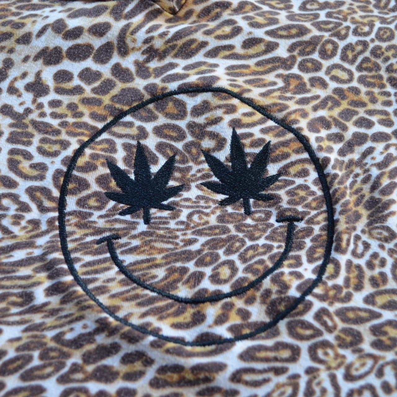 Leopard weed smiley